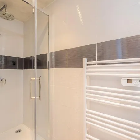 Pensión 5-bedroom House In The Centre Of Lille. 4*