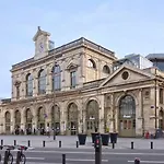 5-bedroom House In The Centre Of Lille. Casa de hóspedes Lille
