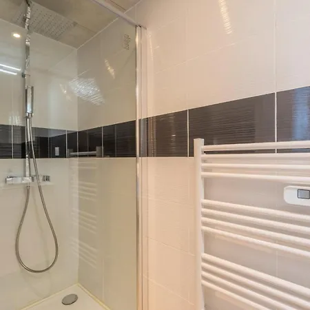 게스트하우스 5-bedroom House In The Centre Of Lille. 릴