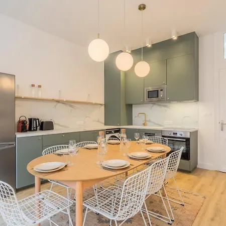 5-bedroom House In The Centre Of Lille. 게스트하우스 릴