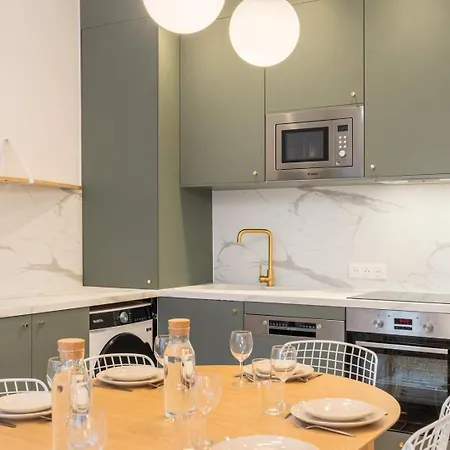 5-bedroom House In The Centre Of Lille. 게스트하우스 릴