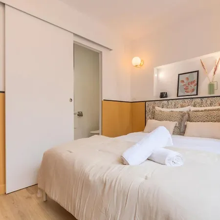 5-bedroom House In The Centre Of Lille. 게스트하우스