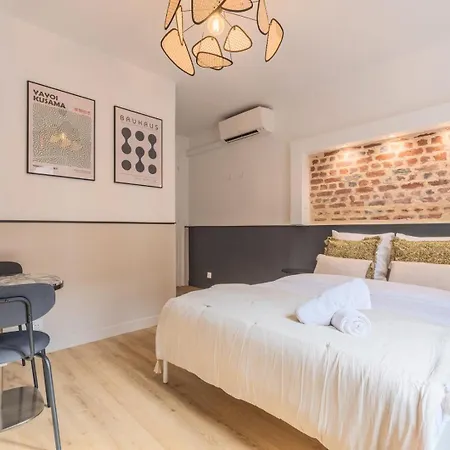 5-bedroom House In The Centre Of Lille. 게스트하우스