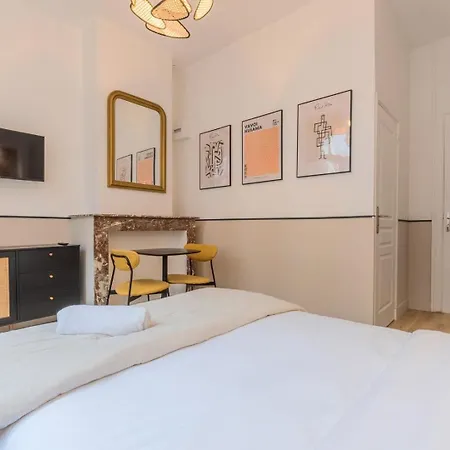 5-bedroom House In The Centre Of Lille. 게스트하우스 릴