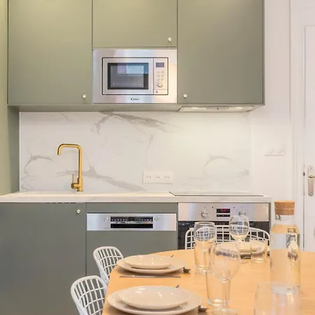 5-bedroom House In The Centre Of Lille. 게스트하우스 릴