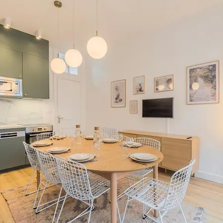 5-bedroom House In The Centre Of Lille. Casa de hóspedes