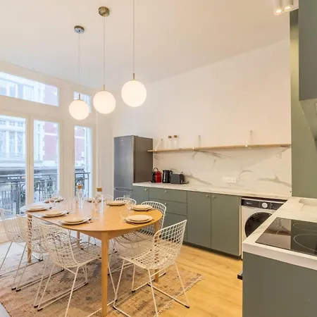 5-bedroom House In The Centre Of Lille. Casa de hóspedes