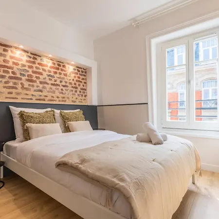 5-bedroom House In The Centre Of Lille. Pensión *