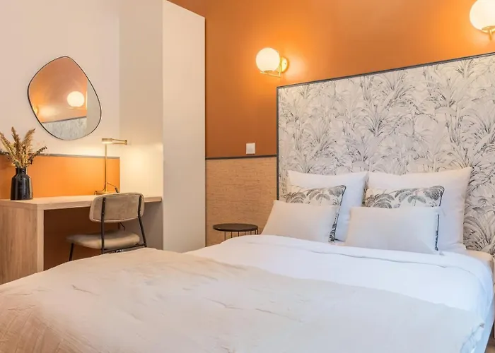 5-bedroom House In The Centre Of Lille. 게스트하우스 릴