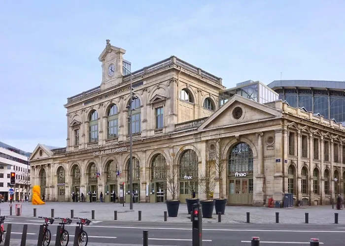 5-bedroom House In The Centre Of Lille. 게스트하우스 릴