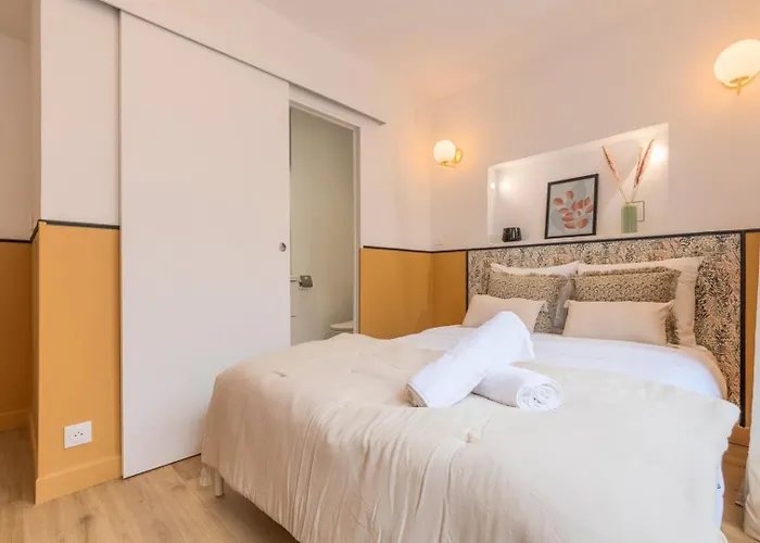 5-bedroom House In The Centre Of Lille. 게스트하우스