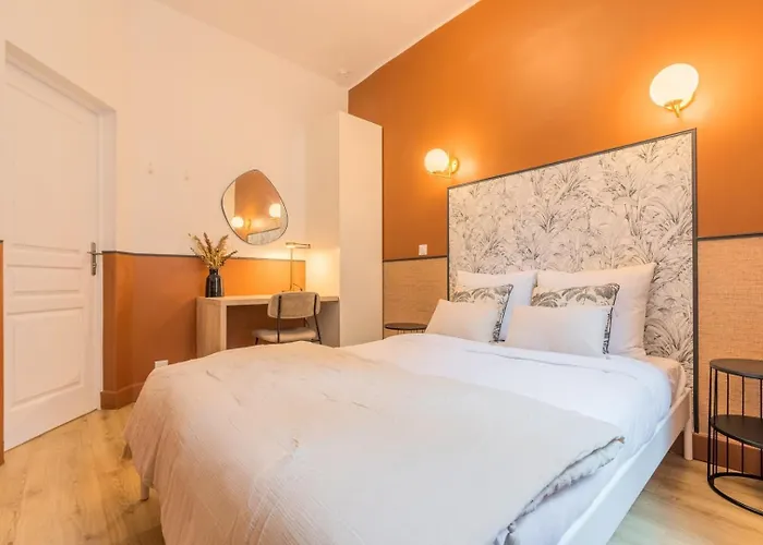 게스트하우스 5-bedroom House In The Centre Of Lille.