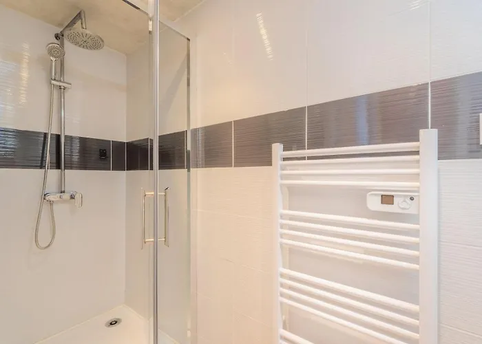 게스트하우스 5-bedroom House In The Centre Of Lille. 4*